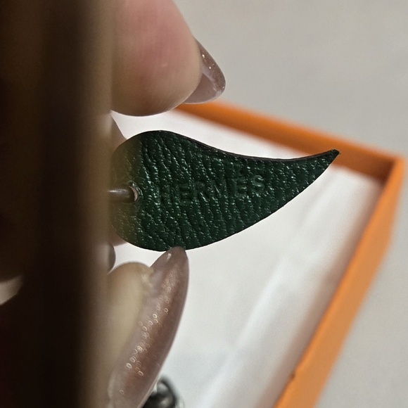 Hermès Pear Charm - Picture 4 of 7
